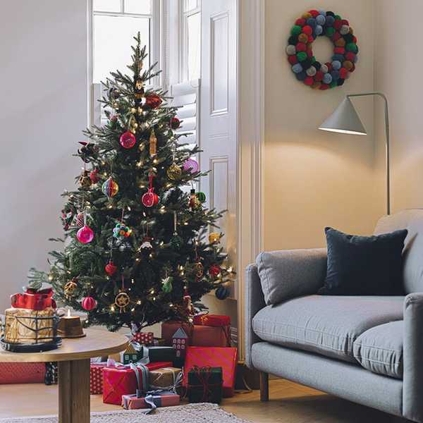 Host Christmas like a pro. Make your guests feel at home from the moment they walk in.